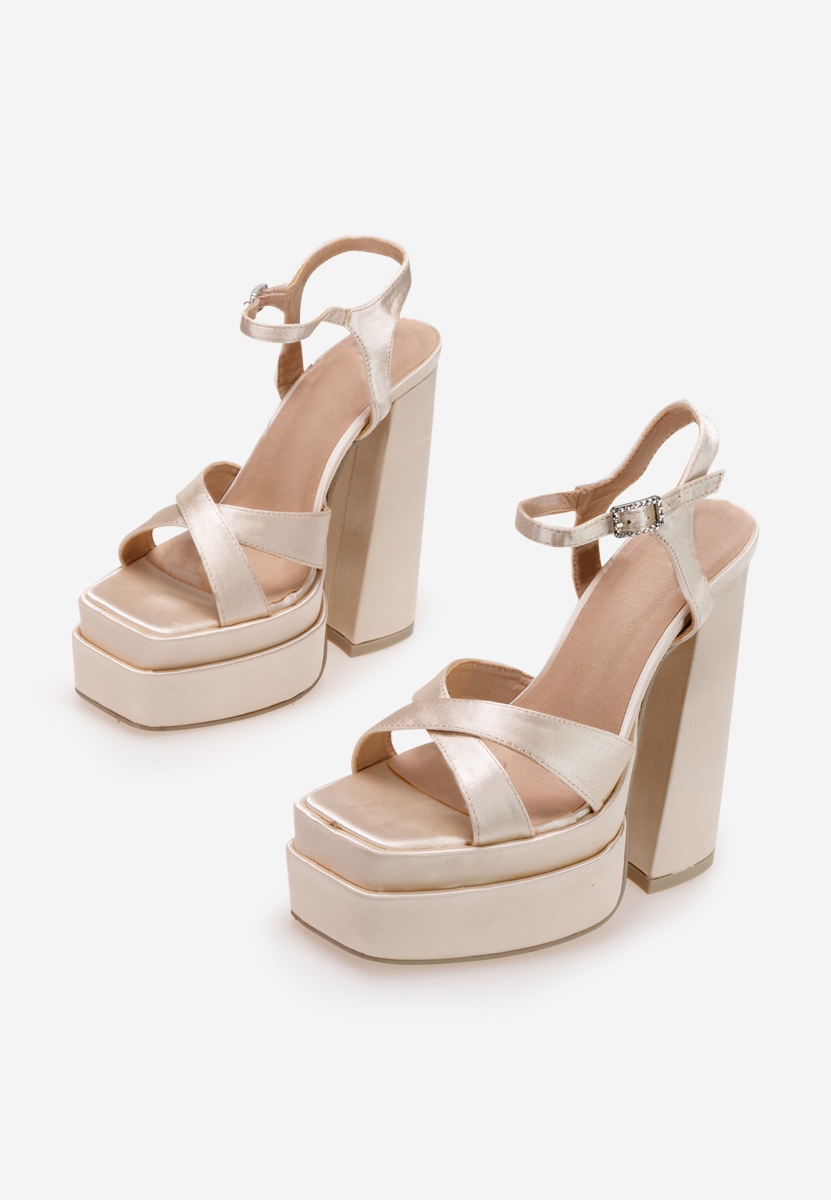 Zlaté sandále na hrubom podpätku a platforme Riesta