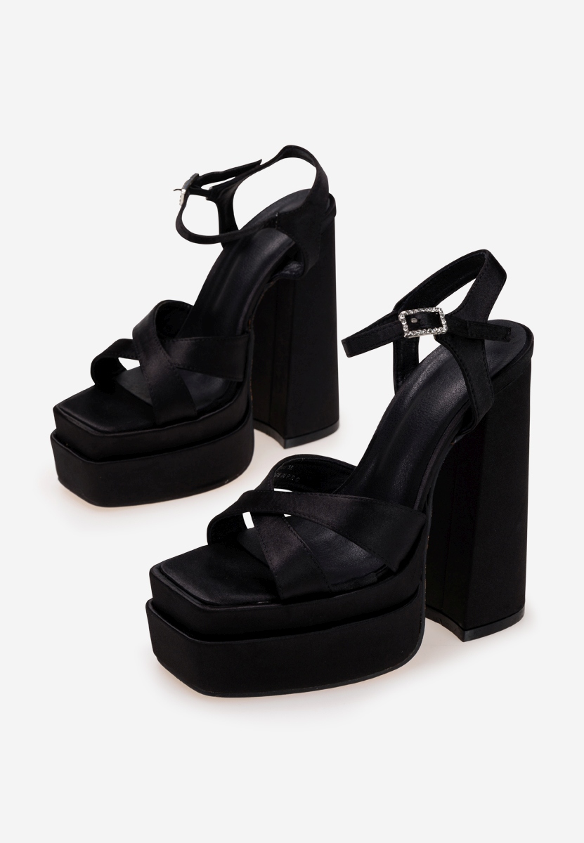 Čierne sandále na hrubom podpätku a platforme Riesta
