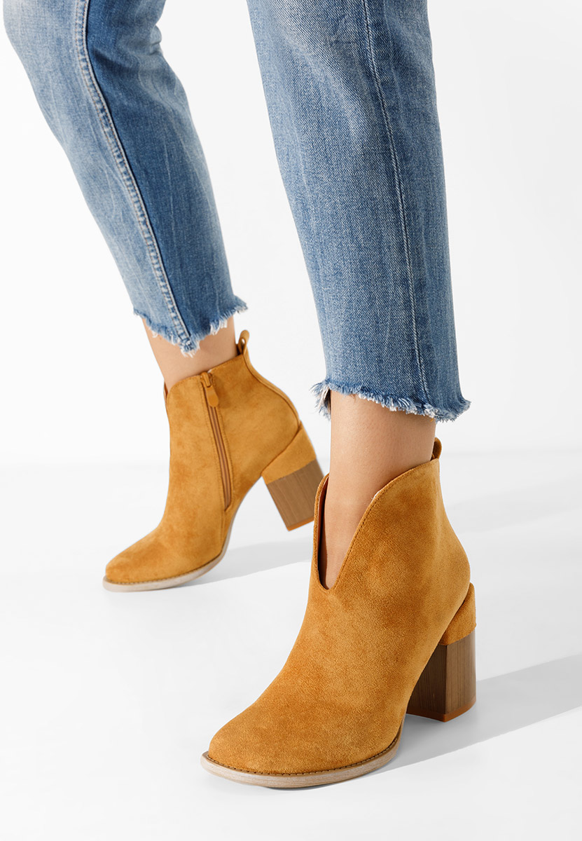 Camelové členkové čižmy na hrubom podpätku Beires