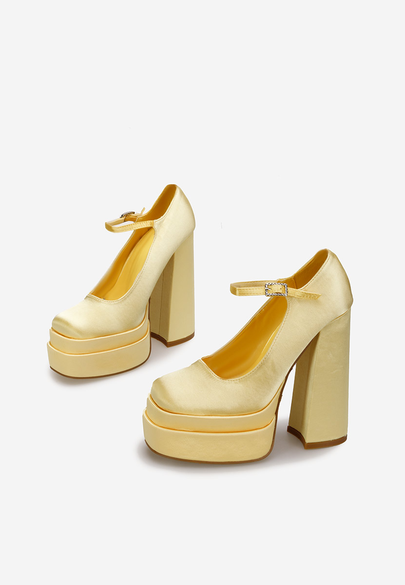 Žlté lodičky na platforme Bia