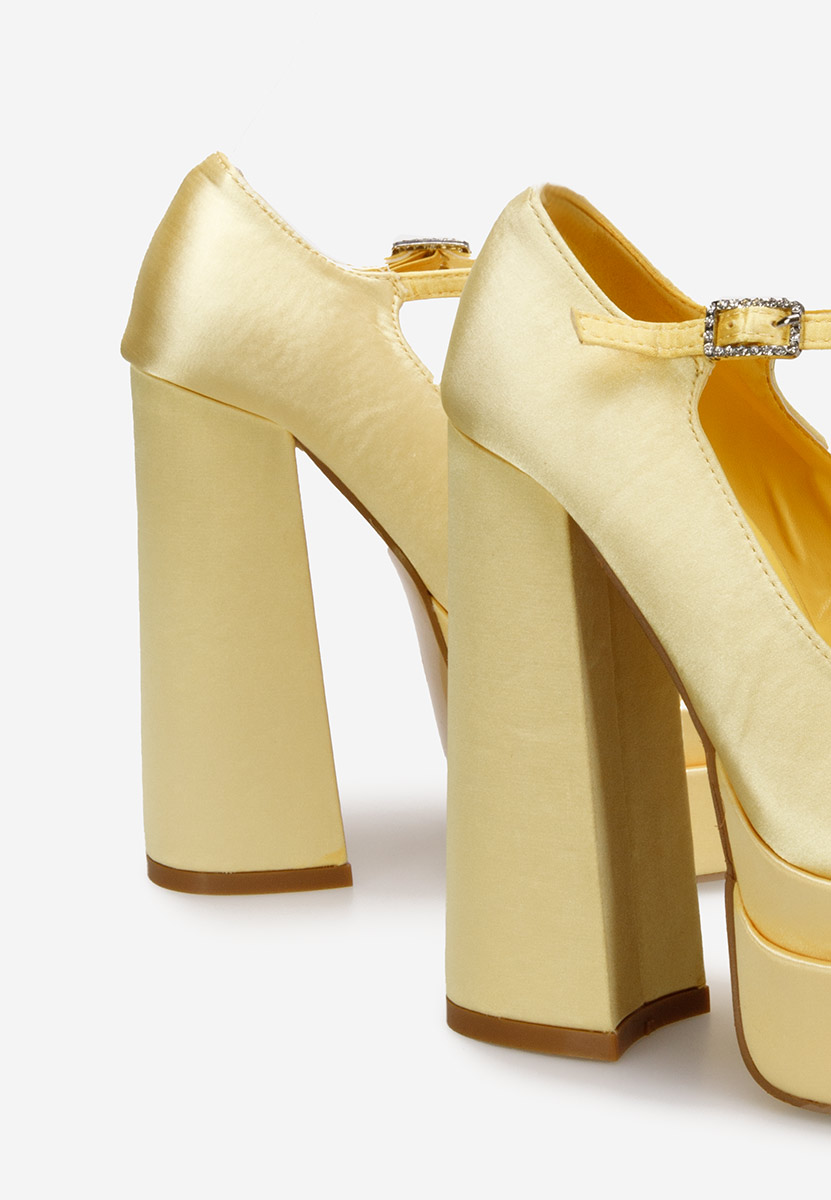 Žlté lodičky na platforme Bia