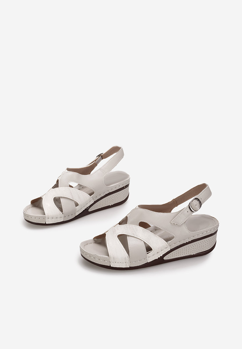 Béžové sandále na klinovom podpätku Bocaina