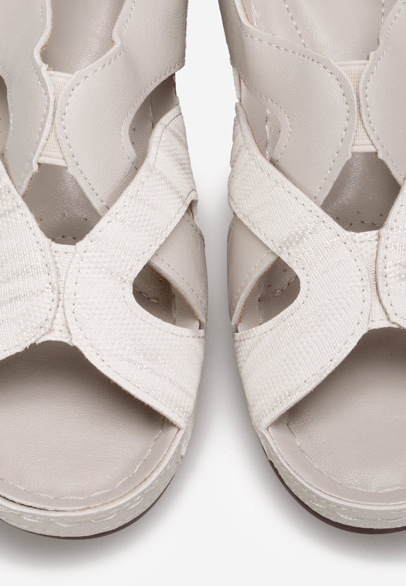 Béžové sandále na klinovom podpätku Bocaina