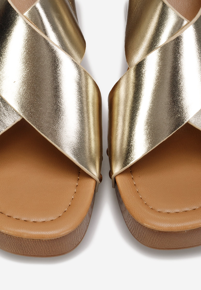 Zlaté sandále na hrubom podpätku a platforme Azalea