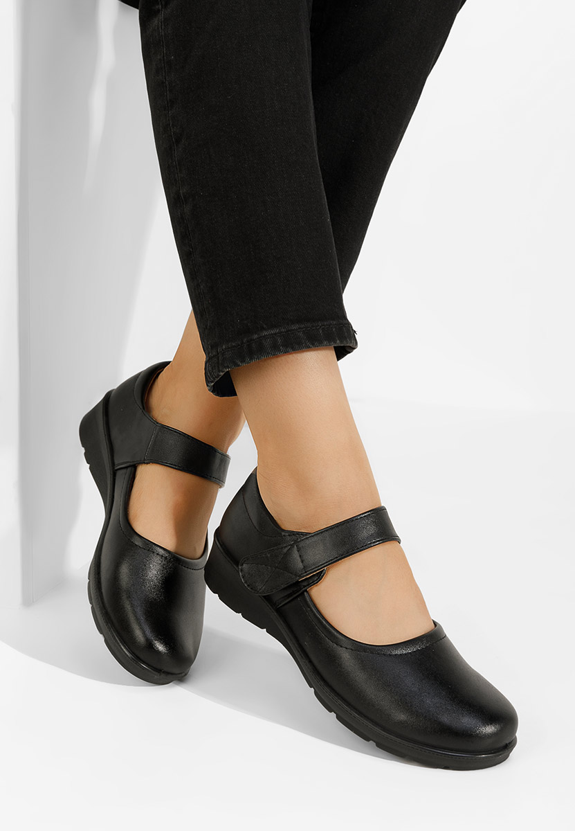 Čierne lodičky na klinku Iphasa