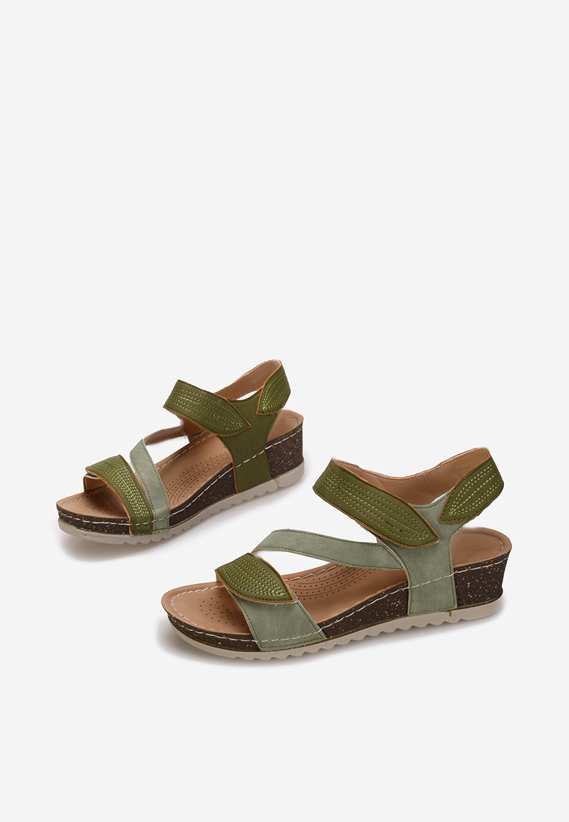 Zelené sandále na klinovom opatku Falia