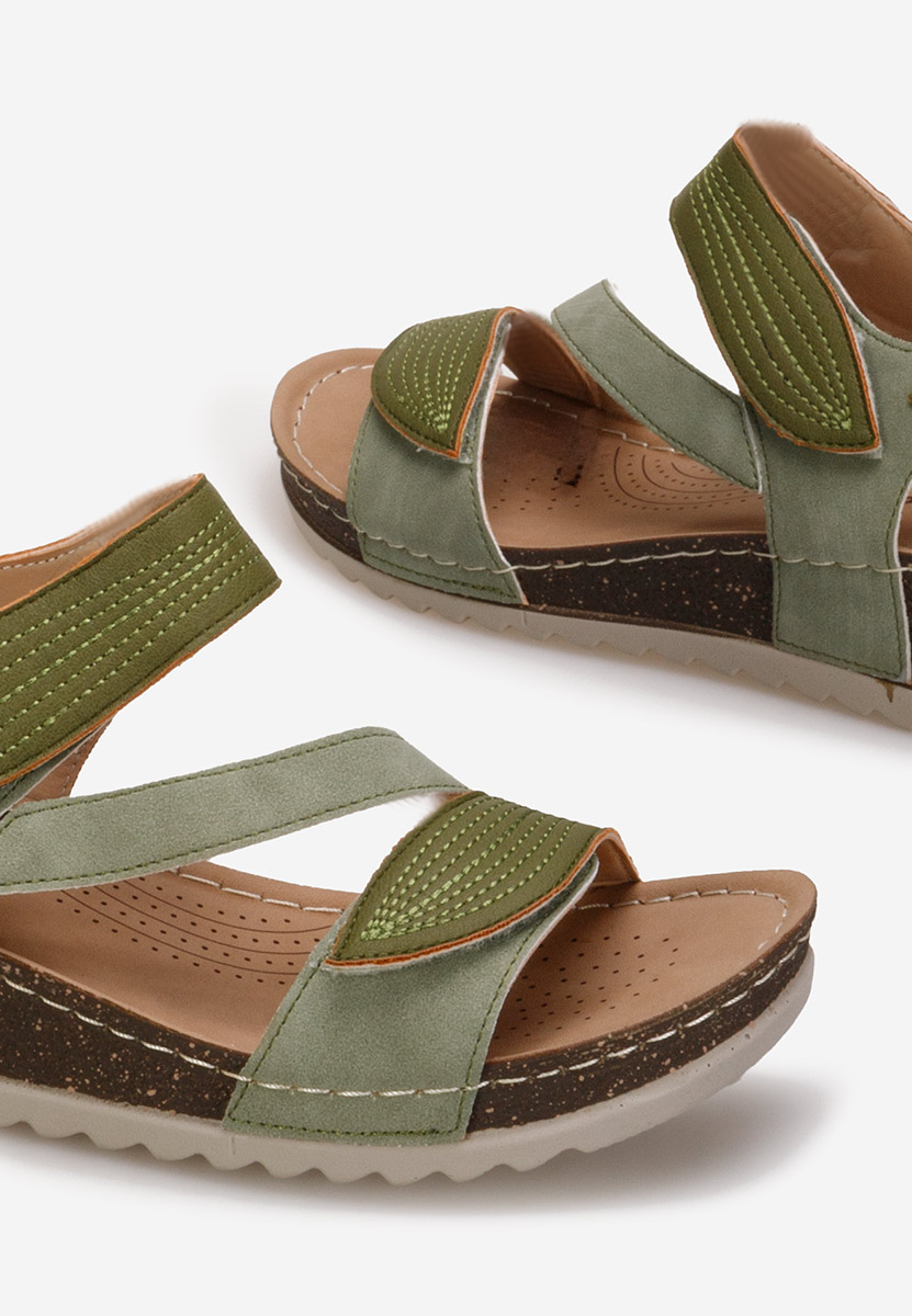 Zelené sandále na klinovom opatku Falia
