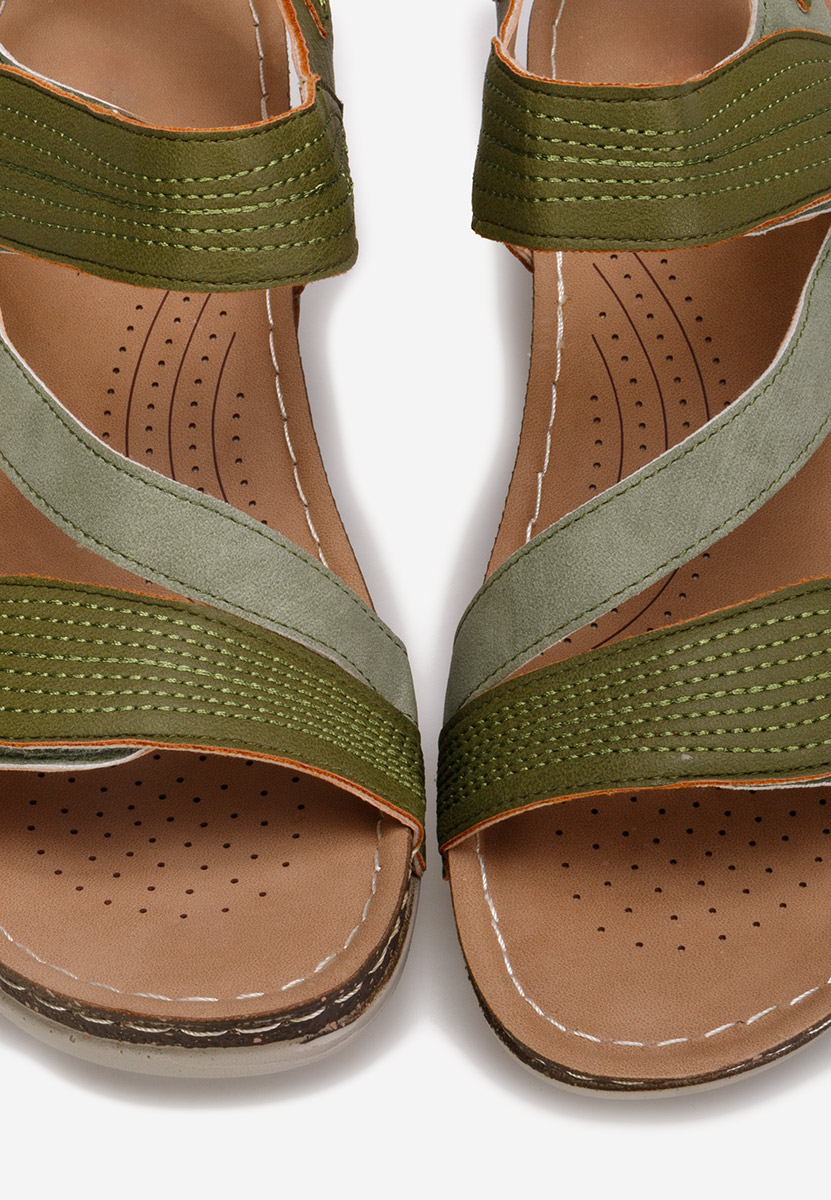 Zelené sandále na klinovom opatku Falia