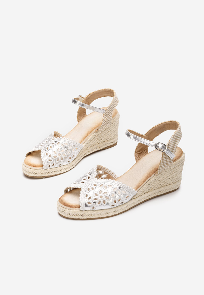 Strieborné sandále na klinovom opatku Finana