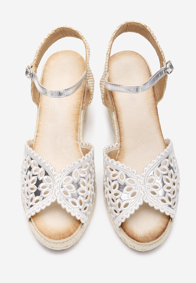 Strieborné sandále na klinovom opatku Finana