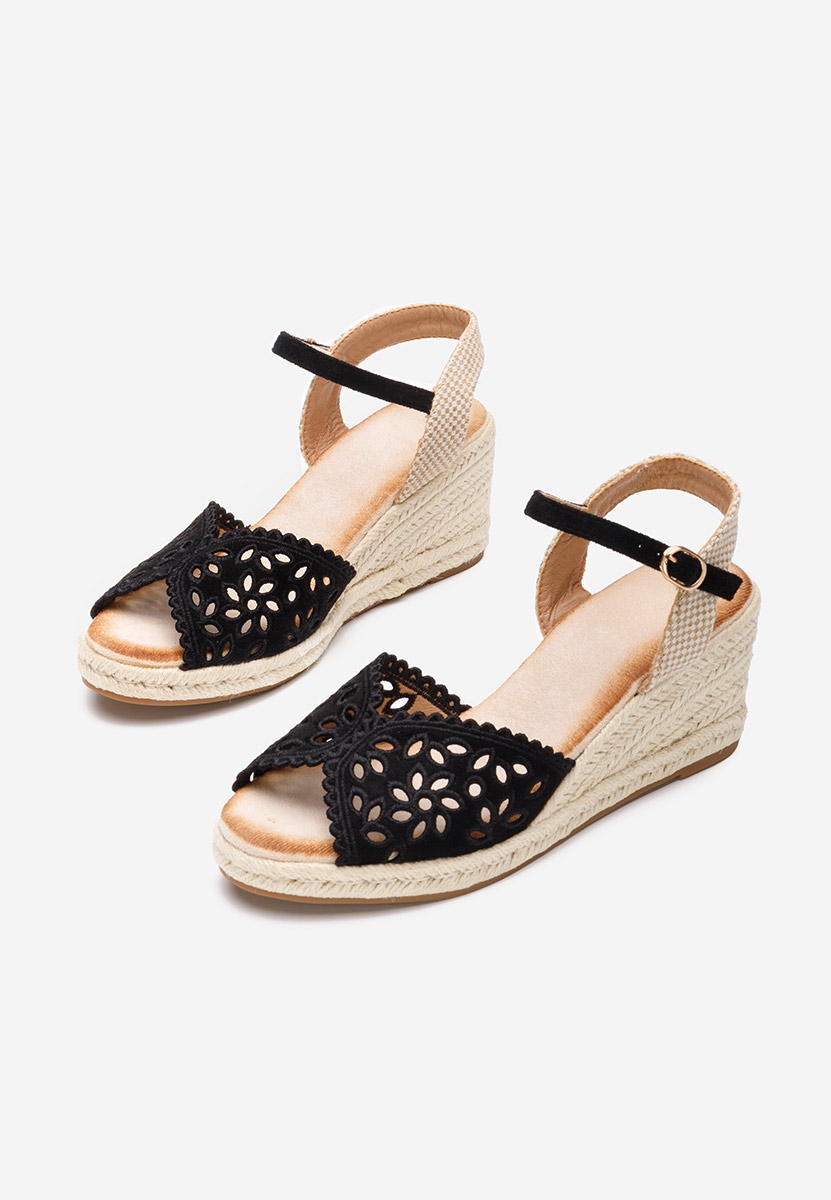 Čierne sandále na klinovom opatku Finana