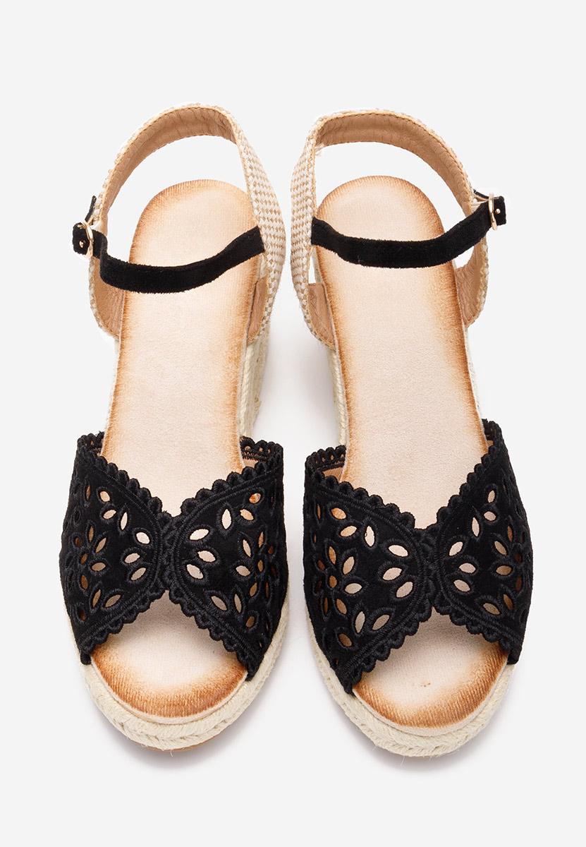 Čierne sandále na klinovom opatku Finana