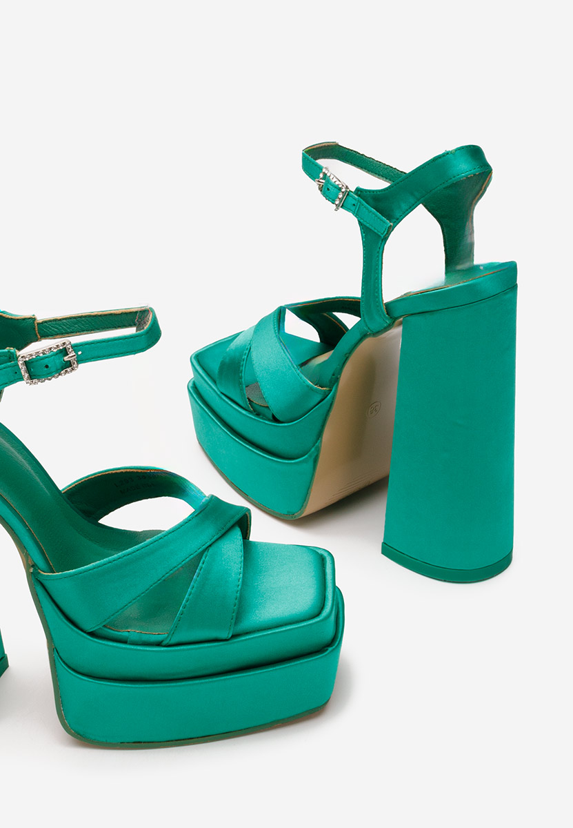 Zelené sandále na vysokom opatku Riesta