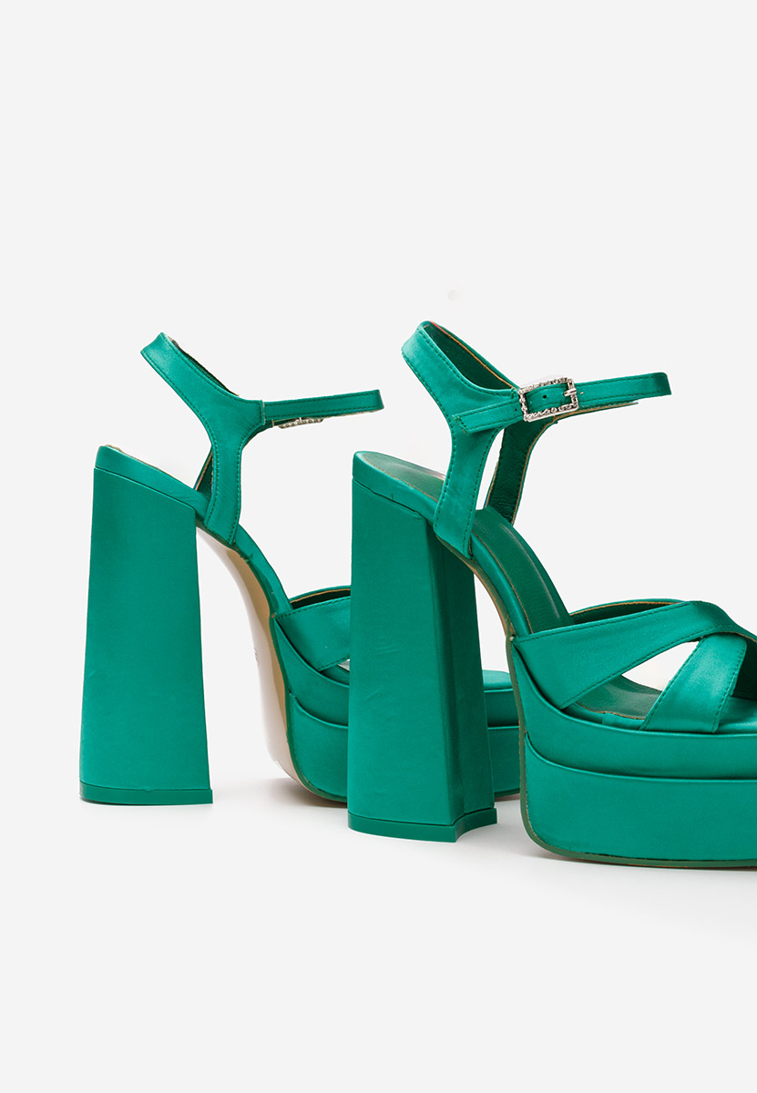 Zelené sandále na vysokom opatku Riesta