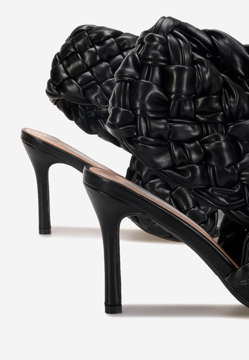 Čierne sandále na tenkom podpätku Hungueria