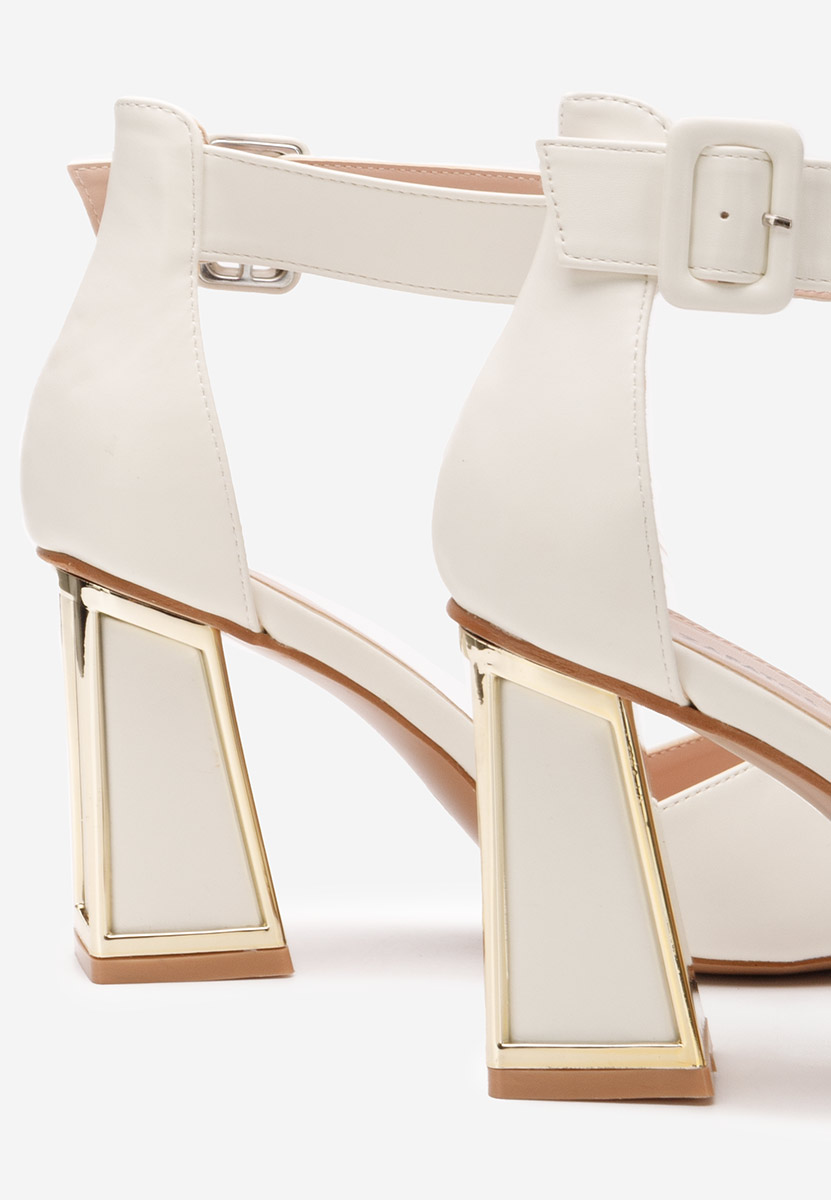 Béžové sandále na hrubom opätku Trisa