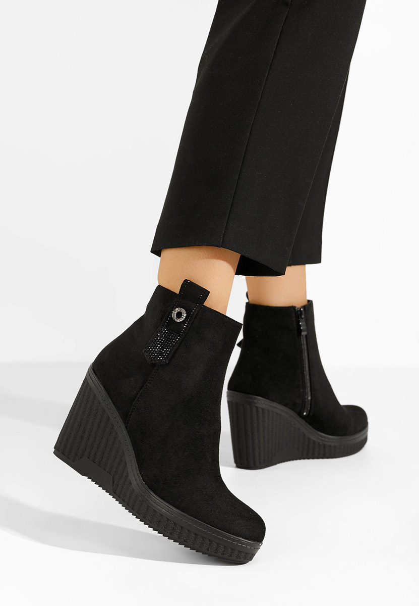Čierne kotníkové čižmy na platforme Charlet