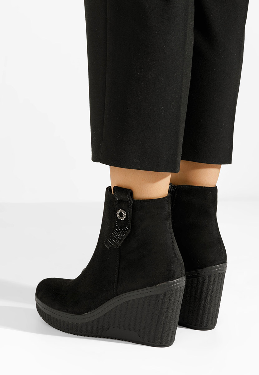 Čierne kotníkové čižmy na platforme Charlet