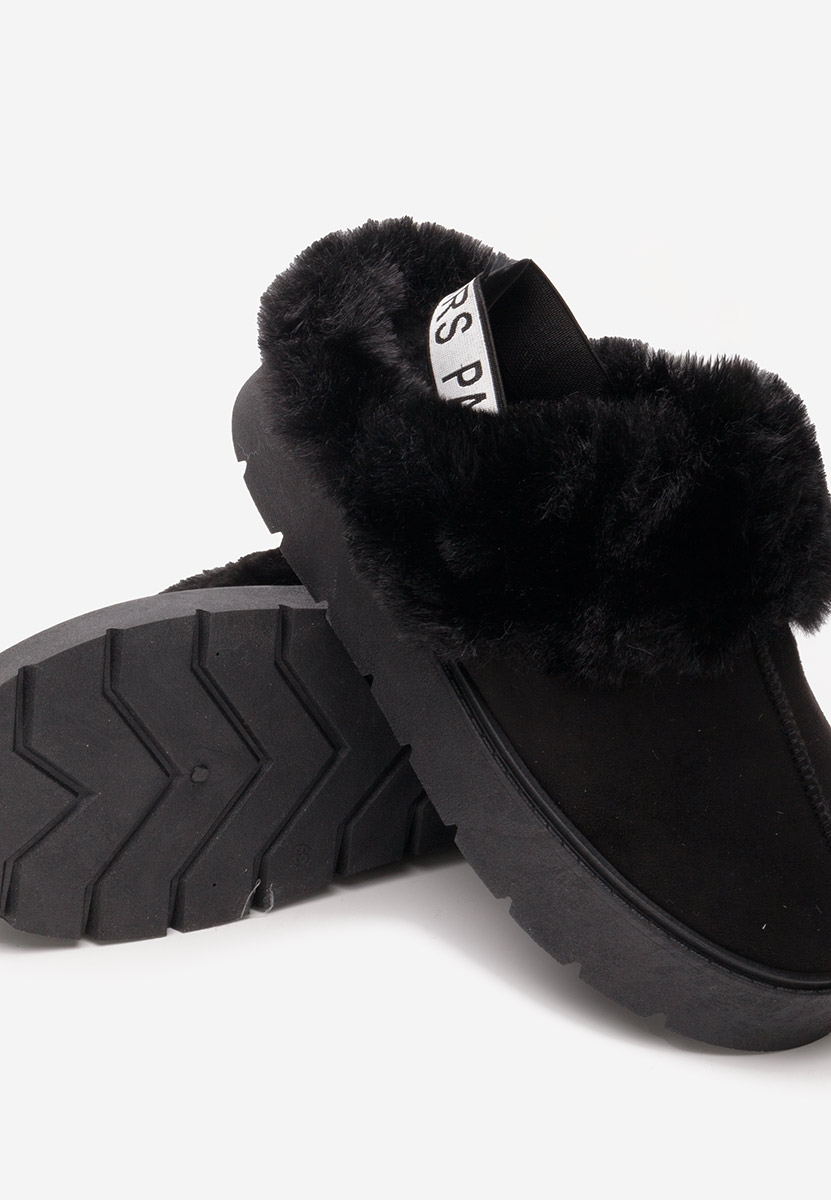 Čierne šlapky na platforme Pairs