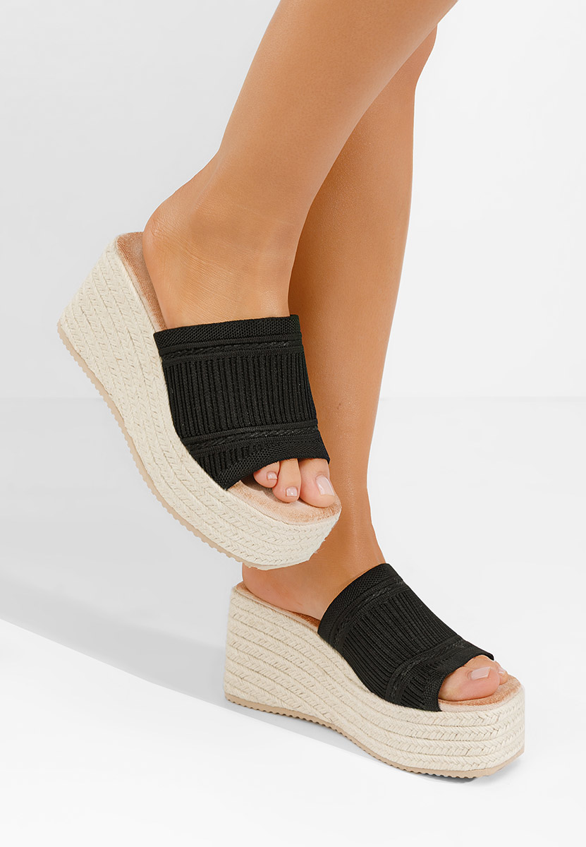 Čierne šlapky na platforme Yessenia