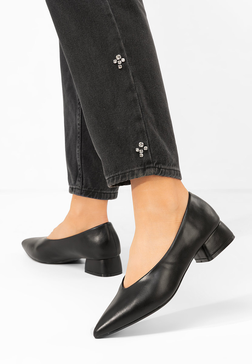 Čierne lodičky na hrubom opätku Sarilia