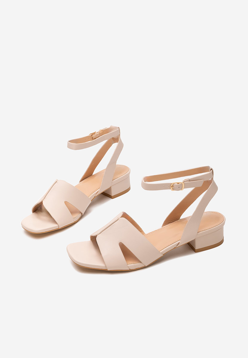Béžové sandale na nizkom opatku Briena