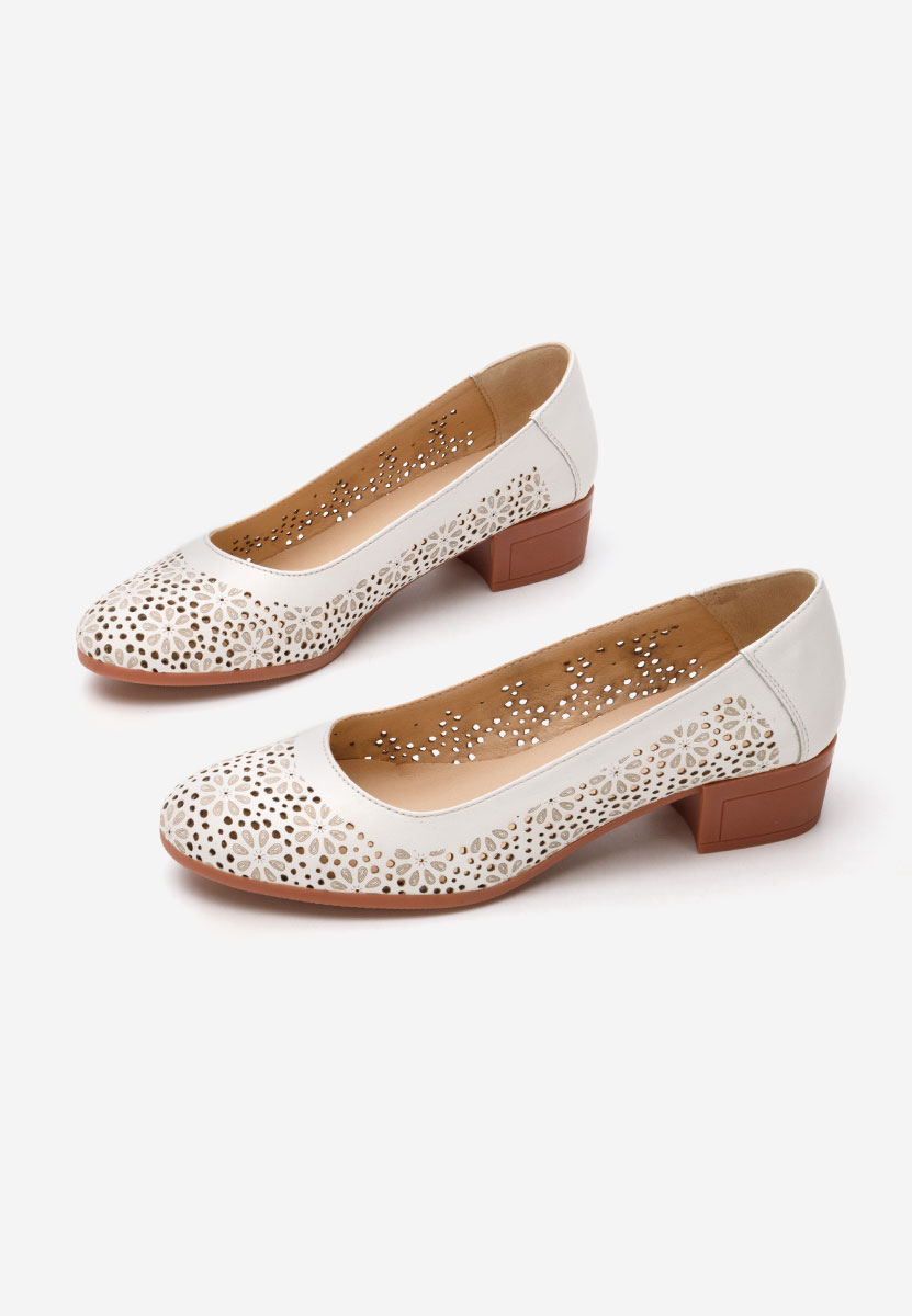 Biele lodičky na nízkom opätku Admire