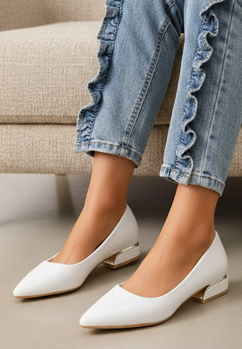 Biele lodičky na nízkom opätku Bertesa V2