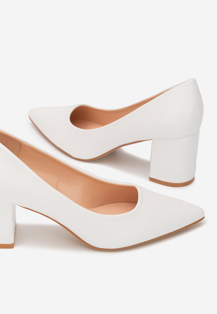 Biele lodičky na hrubom opätku Brivara