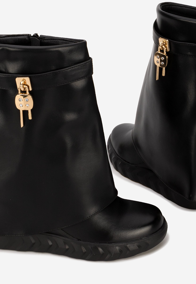 Čierne čižmy na platforme Serena