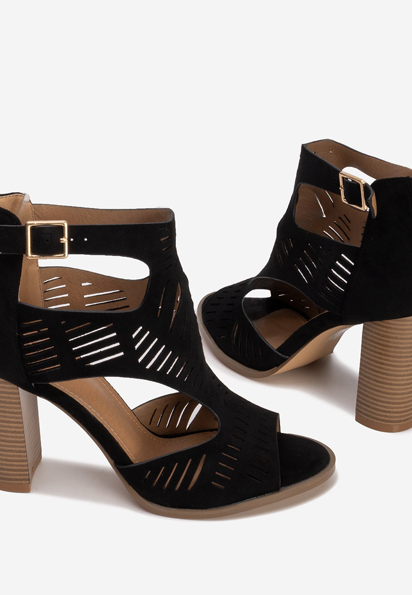 Čierne sandále na hrubom opätku Cassey