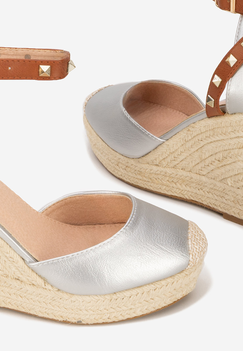 Strieborné sandále na klinovom podpätku Riviella