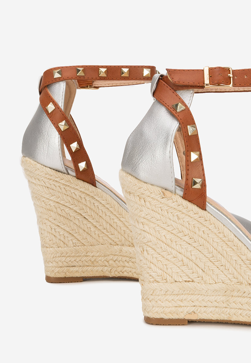 Strieborné sandále na klinovom podpätku Riviella