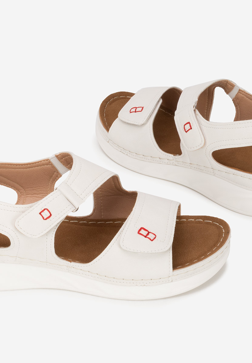 Biele dámske nízke sandále Metina