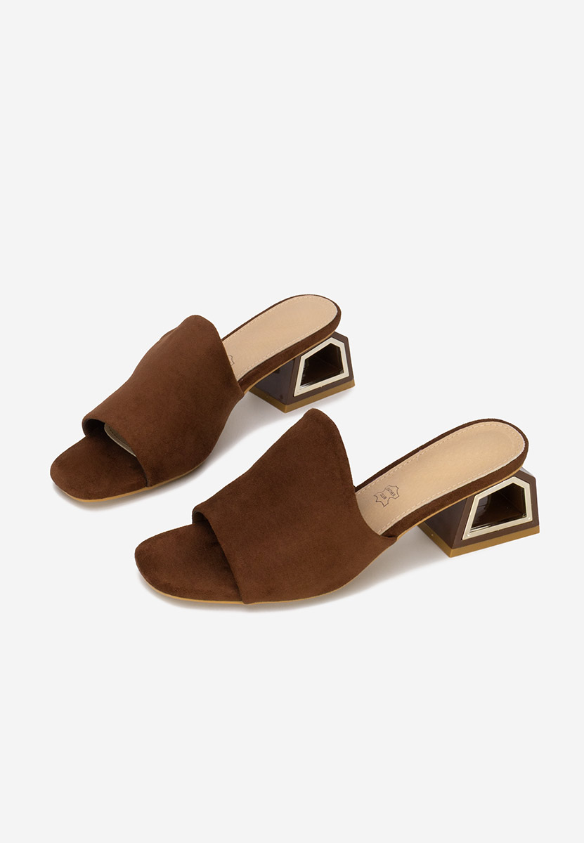 Hnedé šľapky na opätku Alesandria V2