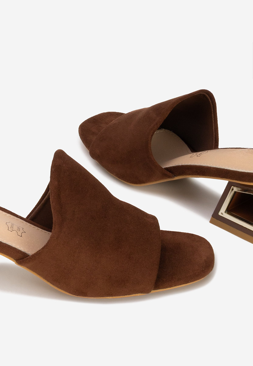 Hnedé šľapky na opätku Alesandria V2