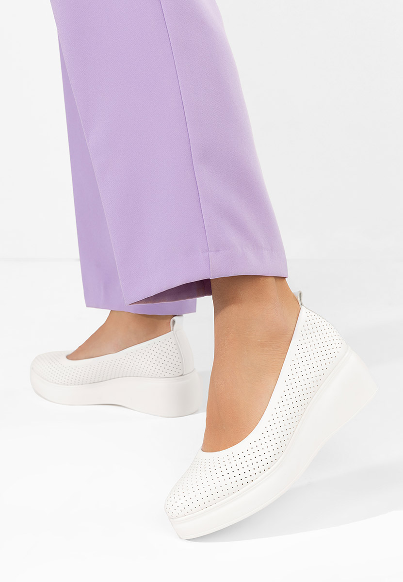 Biele lodičky na platforme Danetia