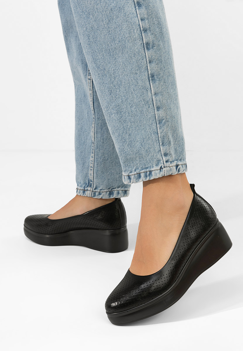 Čierne lodičky na platforme Danetia