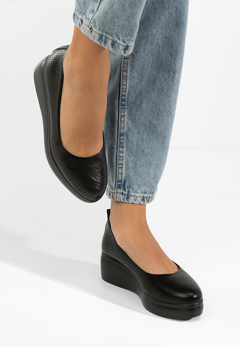 Čierne lodičky na platforme Danetia