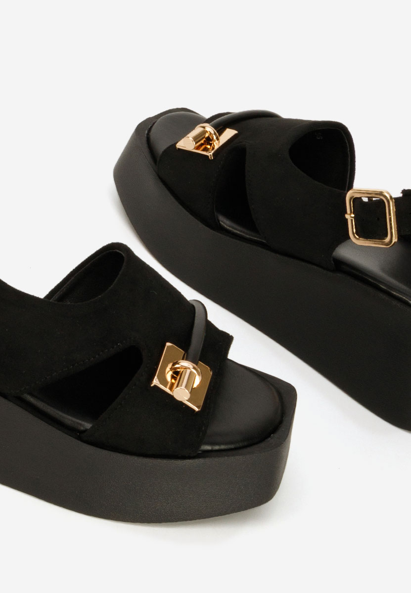 Čierne sandále na platforme Levy