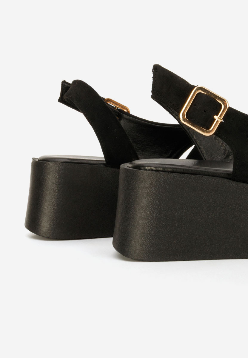 Čierne sandále na platforme Levy