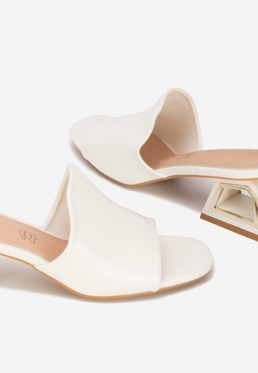 Biele šľapky na opätku Alesandria