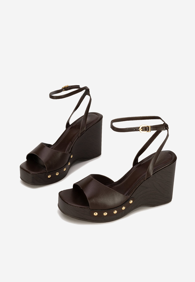 Hnedé sandále na klinovom opatku Mirya