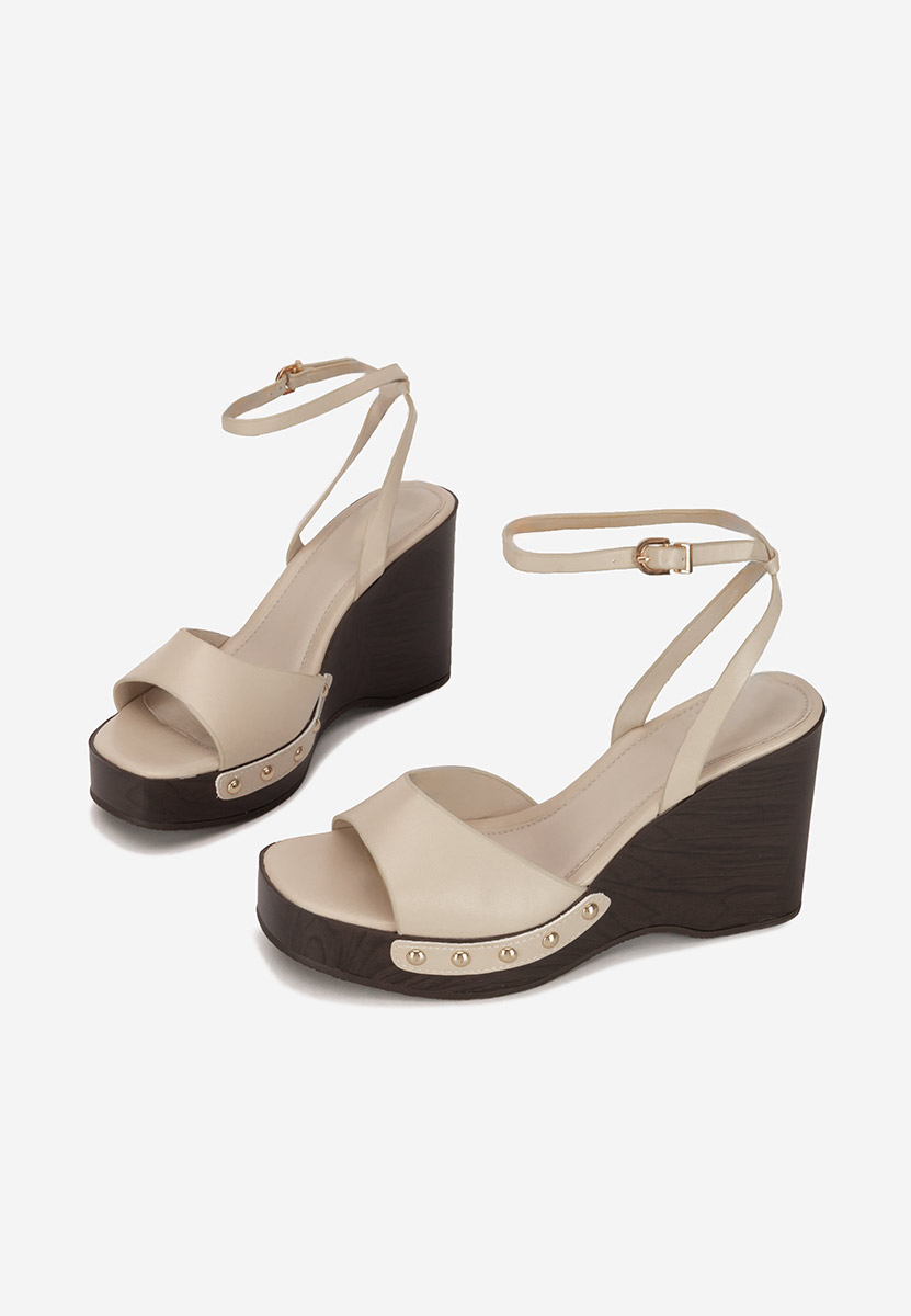 Béžové sandále na klinovom opatku Mirya