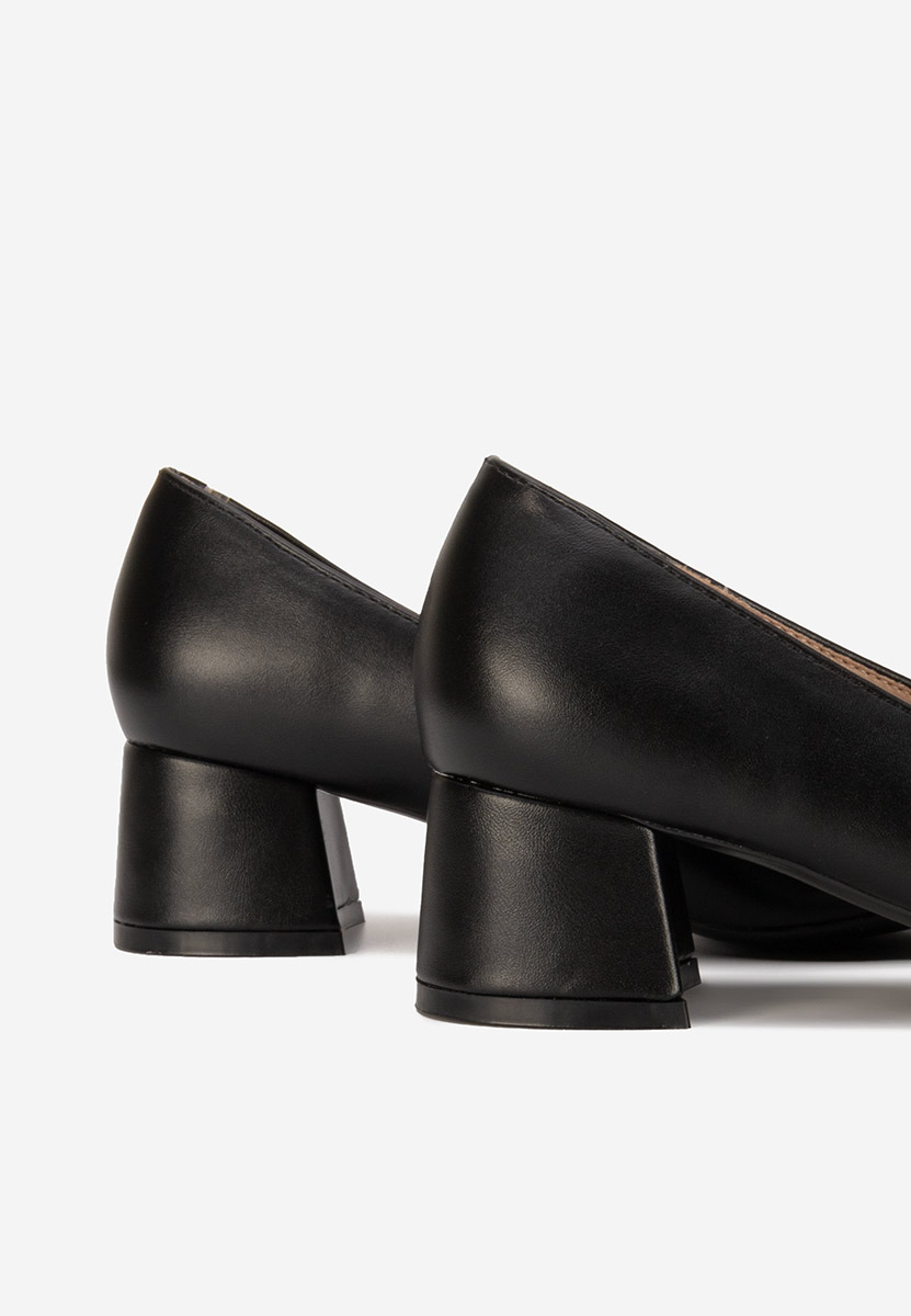 Čierne lodičky na hrubom opätku Blety